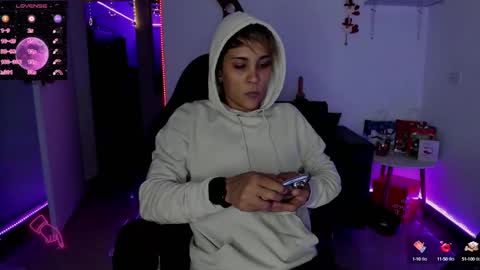 Snapshot of zhoestrong chatting on 12.16.24 zhoestrong online show from 12.16.24