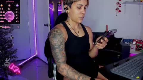 Snapshot of zhoestrong chatting on 12.27.24 zhoestrong online show from 12.27.24