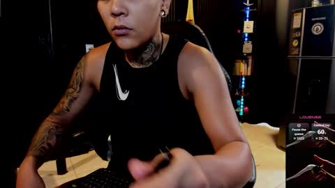 Snapshot of zhoestrong chatting on 10.12.25 zhoestrong online show from 10.12.25