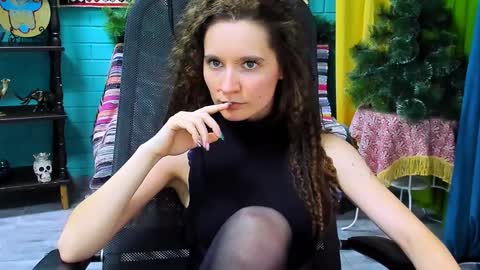 Snapshot of zianichols chatting on 01.20.25 zianichols online show from 01.20.25