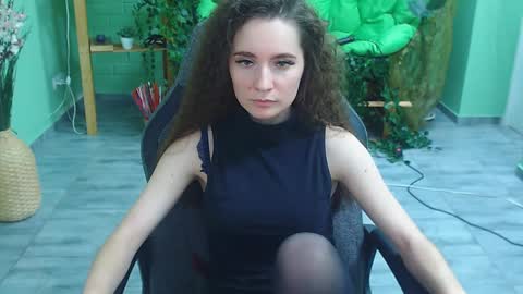 Snapshot of zianichols chatting on 01.31.25 zianichols online show from 01.31.25