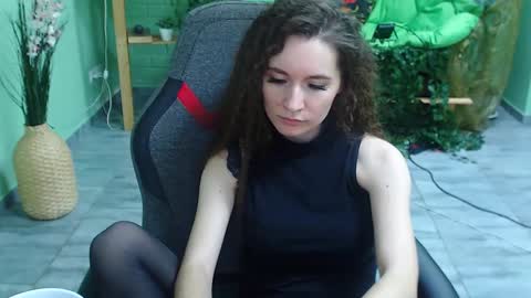 Snapshot of zianichols chatting on 02.04.25 zianichols online show from 02.04.25