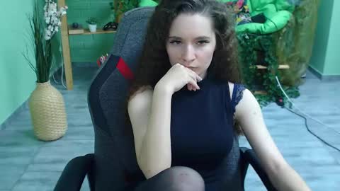 Snapshot of zianichols chatting on 02.10.25 zianichols online show from 02.10.25