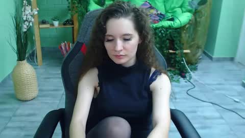 Snapshot of zianichols chatting on 02.11.25 zianichols online show from 02.11.25