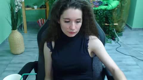Snapshot of zianichols chatting on 02.12.25 zianichols online show from 02.12.25