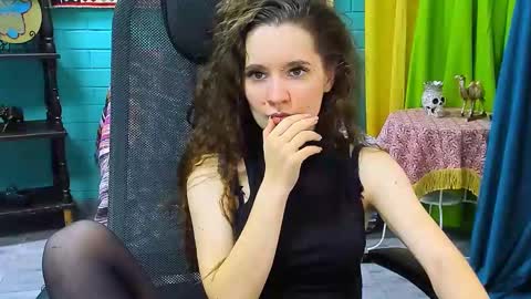 Snapshot of zianichols chatting on 02.12.25 zianichols online show from 02.12.25