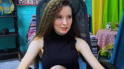 Snapshot of zianichols chatting on 02.17.25 zianichols online show from 02.17.25