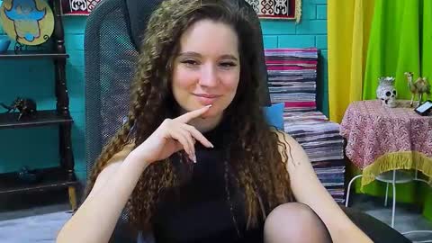 Snapshot of zianichols chatting on 02.18.25 zianichols online show from 02.18.25