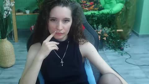 Snapshot of zianichols chatting on 02.18.25 zianichols online show from 02.18.25