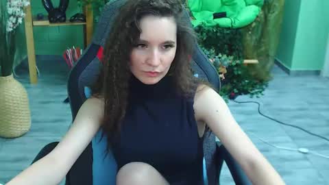 Snapshot of zianichols chatting on 02.24.25 zianichols online show from 02.24.25
