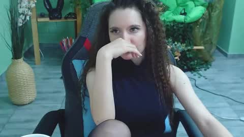 Snapshot of zianichols chatting on 02.25.25 zianichols online show from 02.25.25