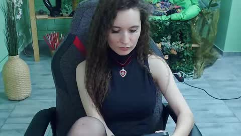 Snapshot of zianichols chatting on 03.06.25 zianichols online show from 03.06.25