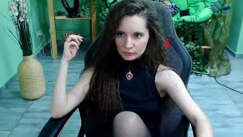 Snapshot of zianichols chatting on 03.12.25 zianichols online show from 03.12.25