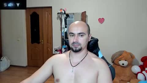 Snapshot of ziesh chatting on 10.28.25 Ziesh online show from 10.28.25