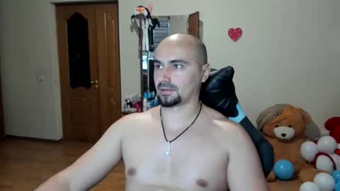 Snapshot of ziesh chatting on 10.30.25 Ziesh online show from 10.30.25