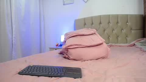 Snapshot of zoe_alanaa chatting on 02.02.25 ZOEE online show from 02.02.25