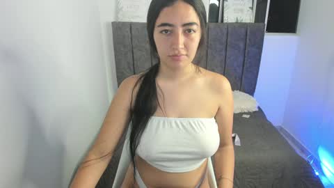 zoe_jones7 online show from 12.18.24