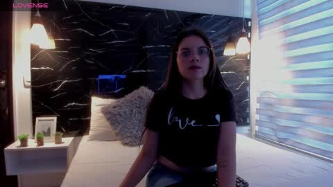 Zoe online show from 10.21.25