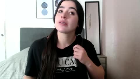 Snapshot of zoe_mill33r chatting on 03.12.25 Zoe online show from 03.12.25