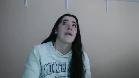 Snapshot of zoe_mill33r chatting on 10.02.25 Zoe online show from 10.02.25