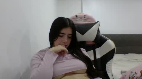 Snapshot of zoe_mill33r chatting on 11.13.25 Zoe online show from 11.13.25