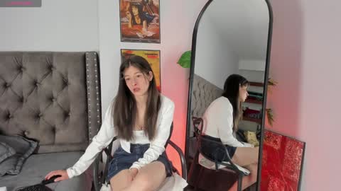 Snapshot of zoe_olsen__ chatting on 02.01.25 Zoe Olsen online show from 02.01.25