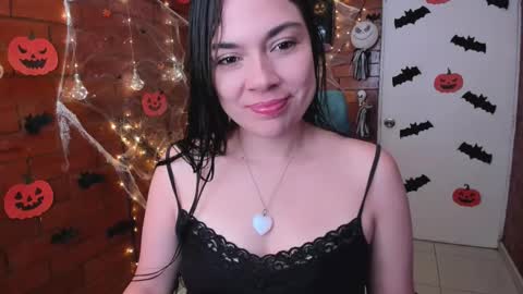 Snapshot of zoe_ringer chatting on 10.28.25 Zoe  online show from 10.28.25