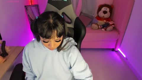 Snapshot of zoe_sullivan_ chatting on 02.17.25 zoe_sullivan_ online show from 02.17.25