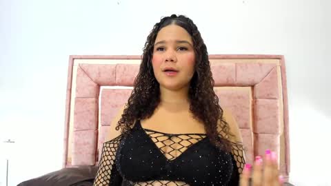 Snapshot of zoee_lov chatting on 01.25.25 zoee online show from 01.25.25