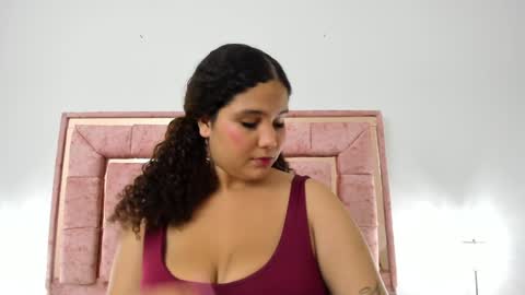 Snapshot of zoee_lov chatting on 01.28.25 zoee online show from 01.28.25