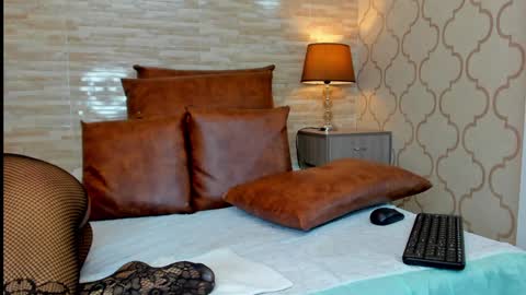 Snapshot of zoeesmitth chatting on 12.05.24 ZoeeSmitth online show from 12.05.24