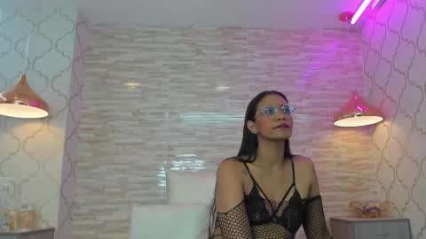 Snapshot of zoeesmitth chatting on 09.19.25 ZoeeSmitth online show from 09.19.25