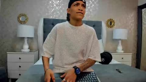 Zoe Krug online show from 09.22.25