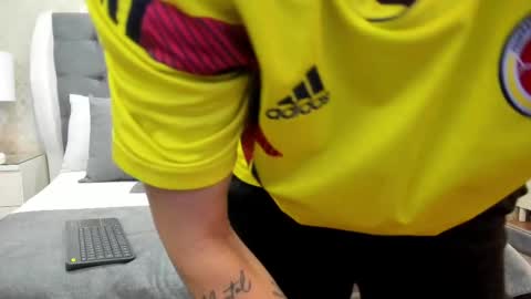 Zoe Krug online show from 10.02.25