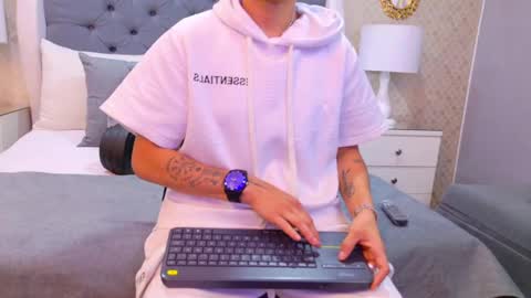 Zoe Krug online show from 10.06.25