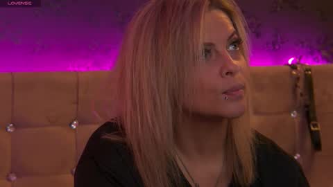 ZoeMesmerize online show from 11.06.25