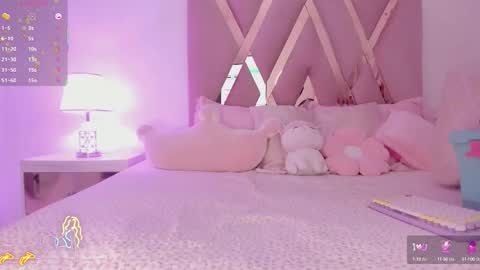 Snapshot of zoemina__ chatting on 09.20.25 Antonella Kim online show from 09.20.25