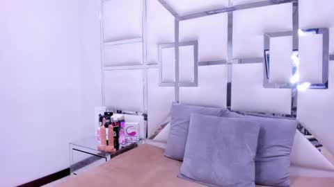 ZoeSwam online show from 01.27.25