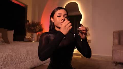 zoevidal_ online show from 11.05.25