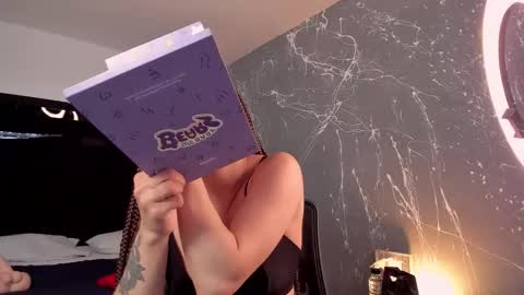 Zoe online show from 10.04.25