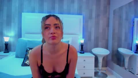 ZoeWilliis online show from 10.17.25