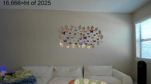 Snapshot of zoiebutterfly chatting on 10.16.25 Zoie online show from 10.16.25