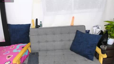 zou_quira online show from 11.24.25