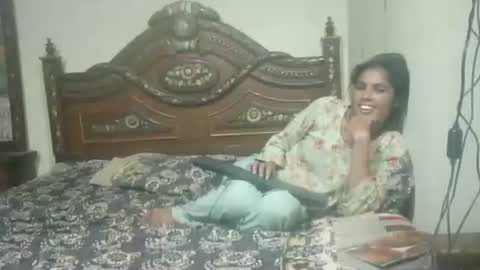 Snapshot of zoyakhan803 chatting on 09.10.25 zoyakhan803 online show from 09.10.25