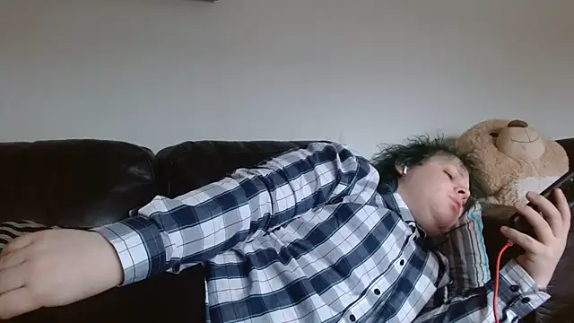 Snapshot of StarZ15 chatting on 02.10.25 StarZ15 online show from 02.10.25