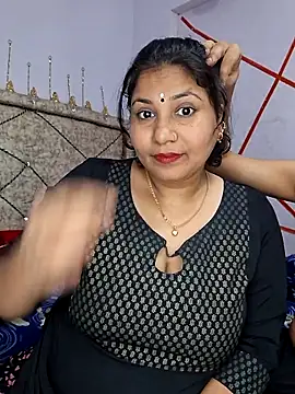 Snapshot of MOM-SUN-COUPLE chatting on 02.15.25 MOM-SUN-COUPLE online show from 02.15.25