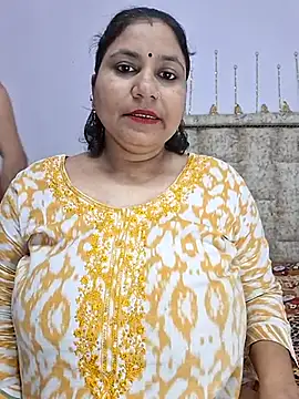 Snapshot of MOM-SUN-COUPLE chatting on 03.21.25 MOM-SUN-COUPLE online show from 03.21.25