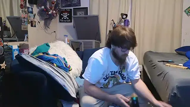 Snapshot of LovelyGreekDick6 chatting on 11.05.25 LovelyGreekDick6 online show from 11.05.25