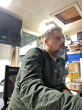 Snapshot of tank32s chatting on 02.28.25 tank32s online show from 02.28.25