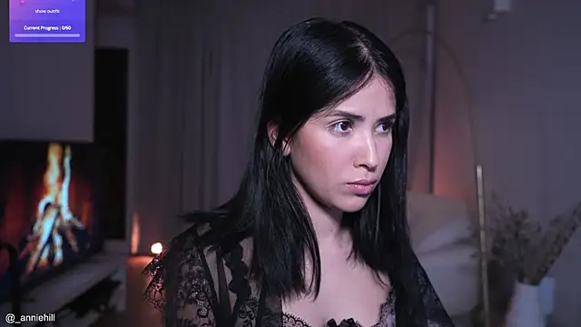 Snapshot of anniehillofficial chatting on 10.03.25 anniehillofficial online show from 10.03.25